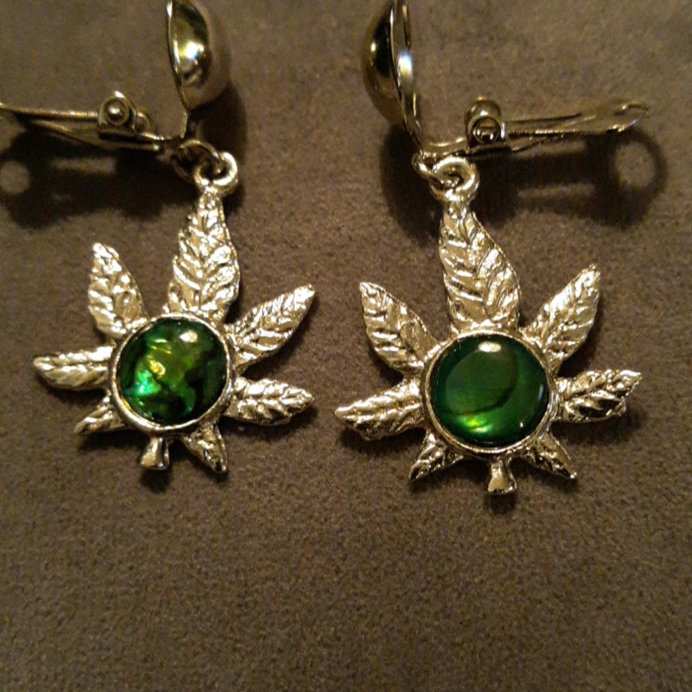 Hemp leaf clip on earrings